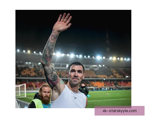 闹转会中罗马尼奥利看台观战